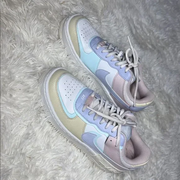 Nike Cream and White Sneakers - Picture 6 of 7